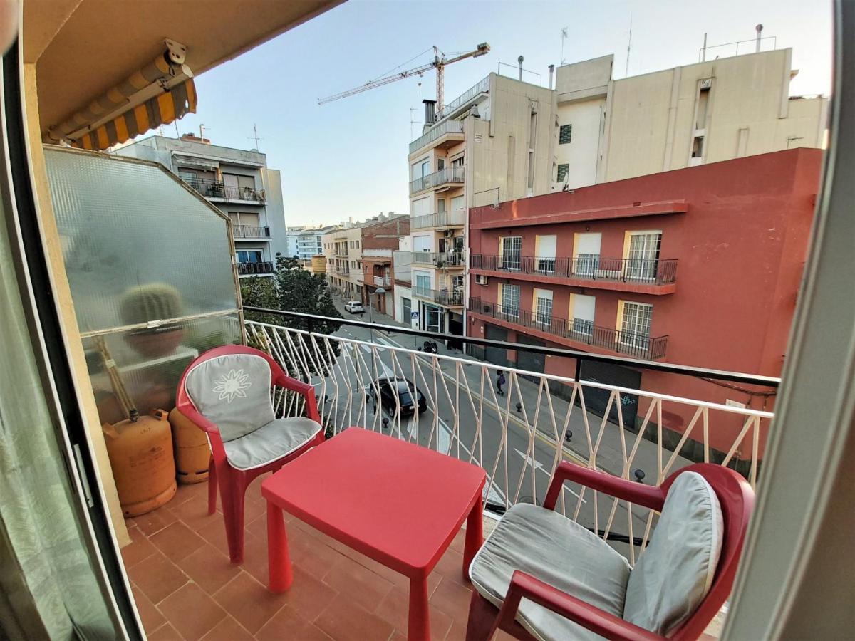 Diana Apartamento Con Terraza Muy Cerca Del Mar Pineda de Mar Luaran gambar